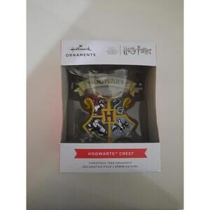Hallmark 2021 Wizarding World of Harry Potter Hogwarts Crest‎ Ornament NEW